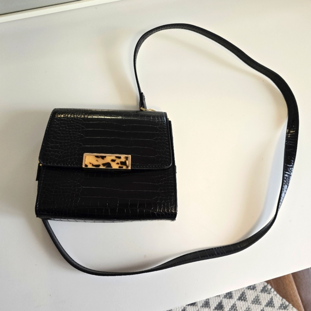 TOPSHOP  Black Croc-Embossed Crossbody Bag